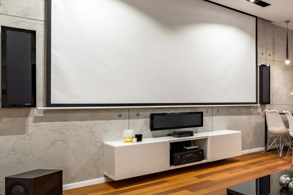 home_cinema_with_projection_screen