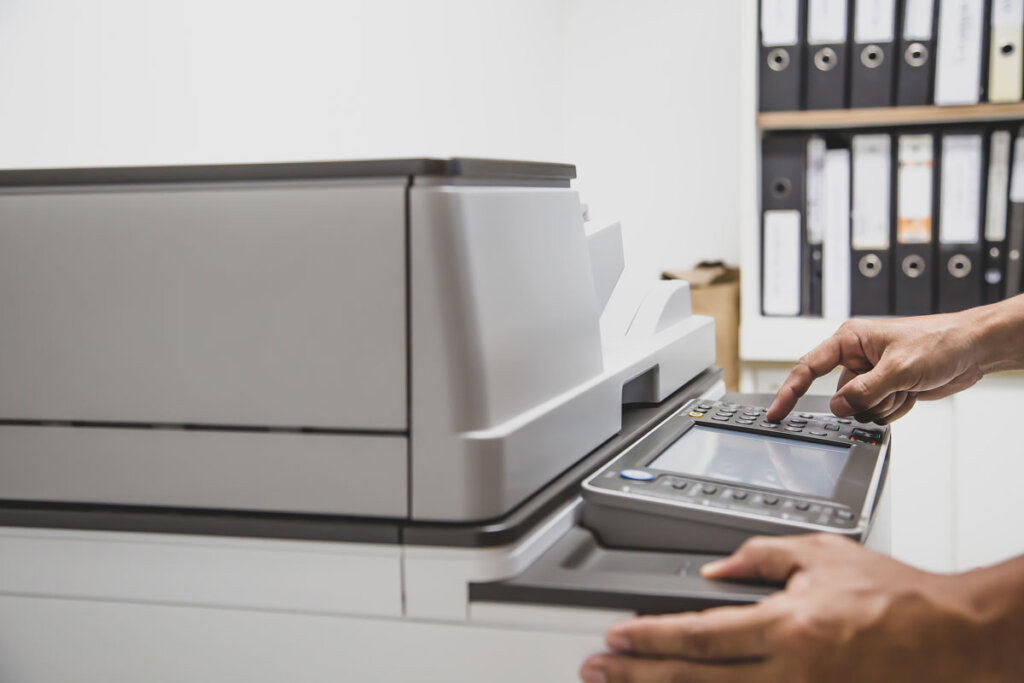 L'imprimante de bureau est servie