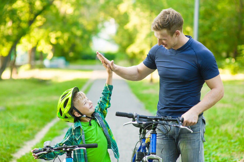 pere et fils pret pour cycler