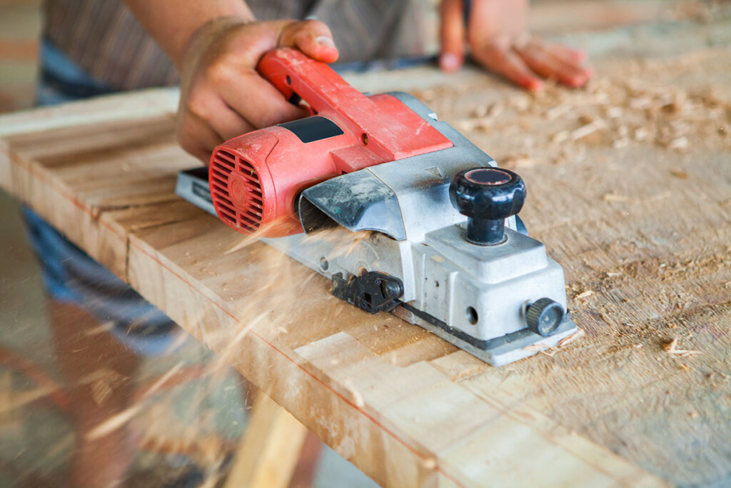 Le plateau de table est traité