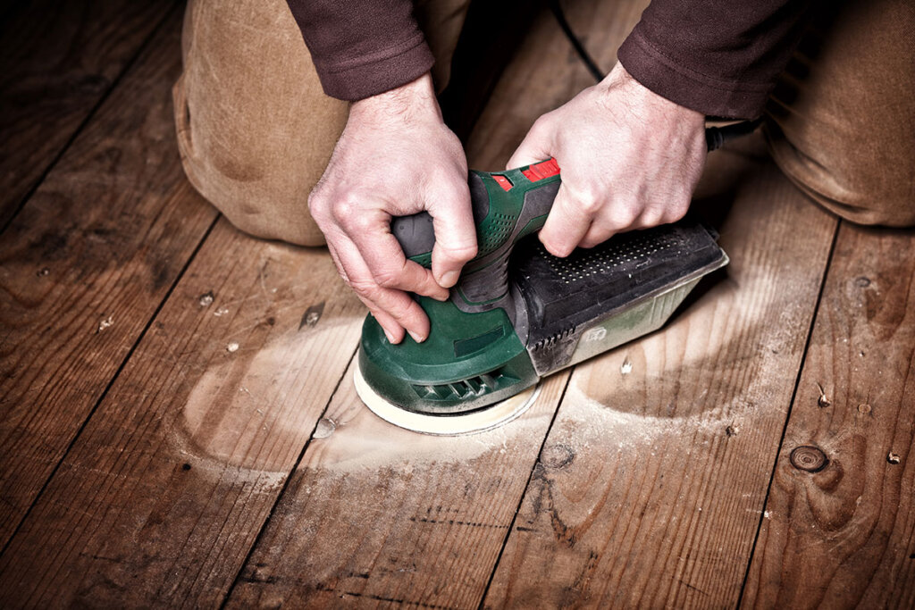 Ponceuse excentrique Ponçage d'un plancher en bois