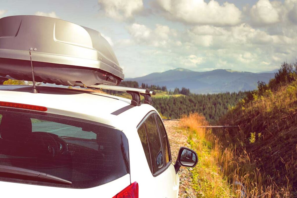 roof_box_on_car_driving_through_countryside